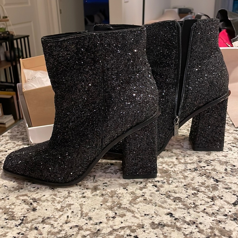 Jessica Simpson mirayle- 8.5 new in box!